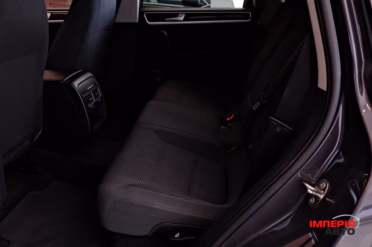 Volkswagen Touareg - фото 8