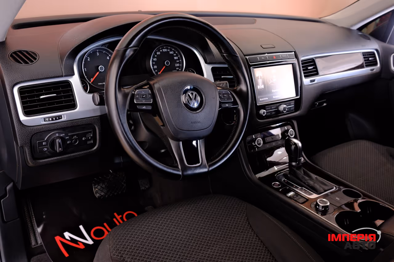 Volkswagen Touareg - фото 7