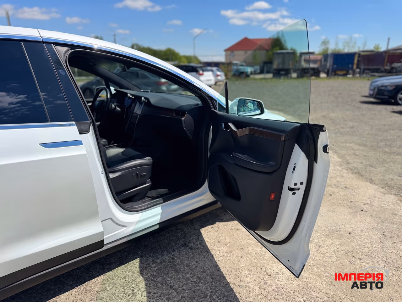 Tesla Model X - фото 29