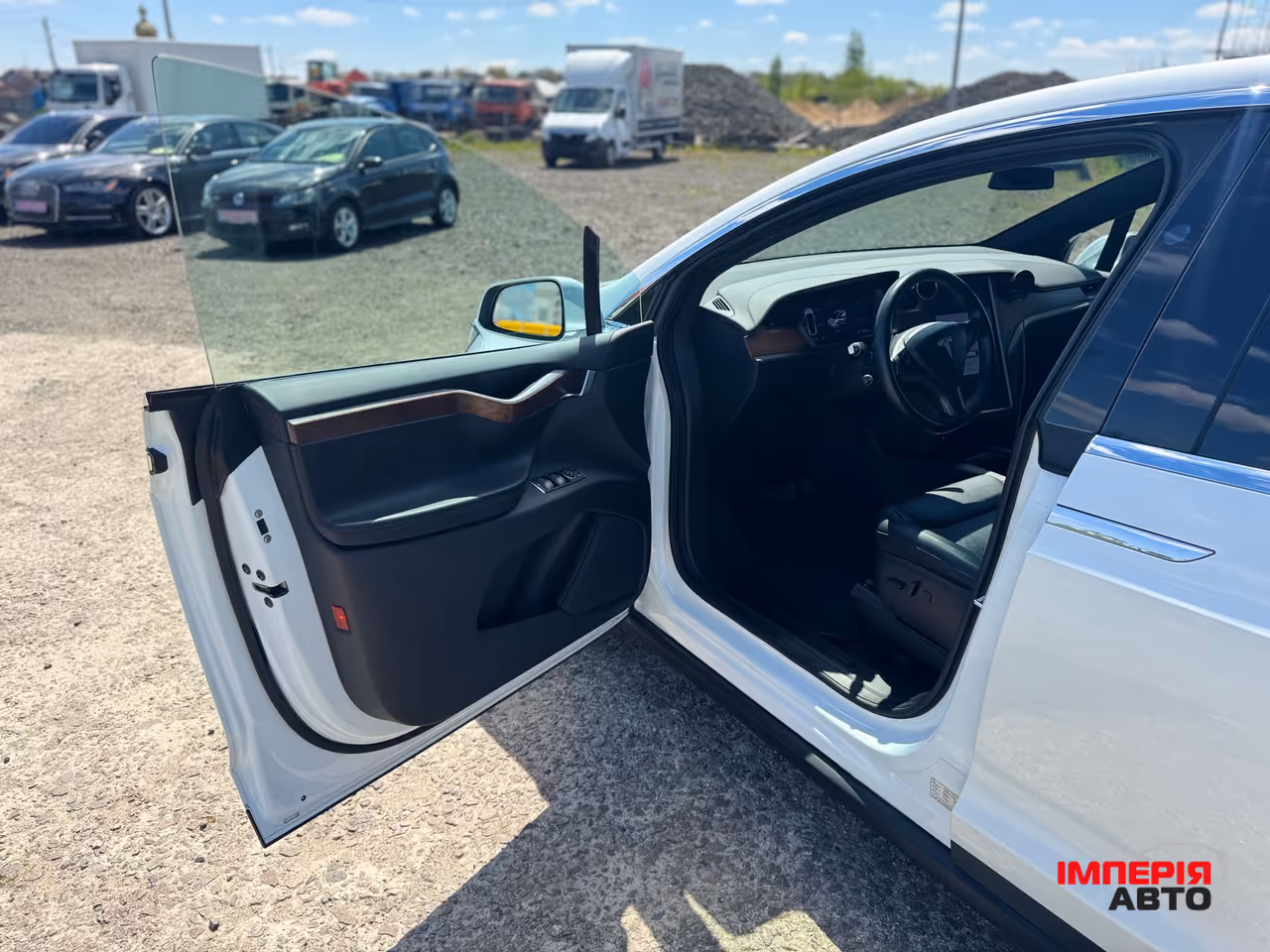 Tesla Model X - фото 12