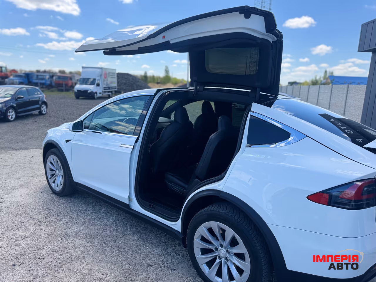 Tesla Model X - фото 18