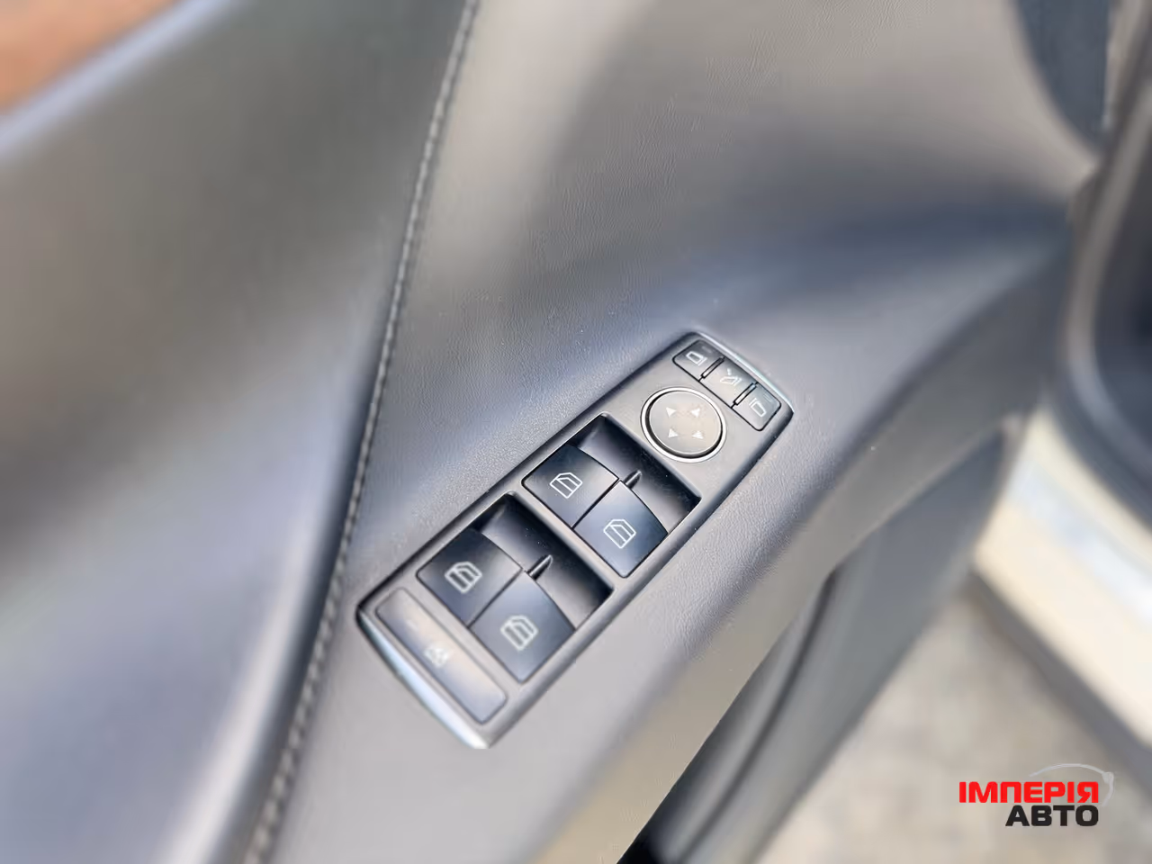 Tesla Model X - фото 13