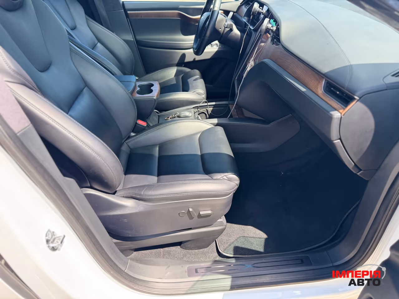 Tesla Model X - фото 30