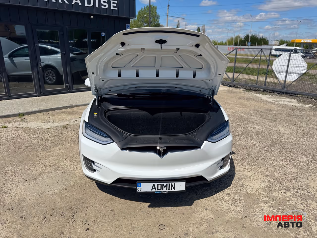 Tesla Model X - фото 10