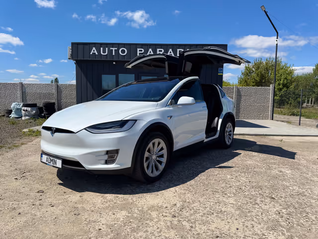 Tesla Model X - фото 1