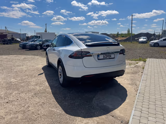 Tesla Model X - фото 5