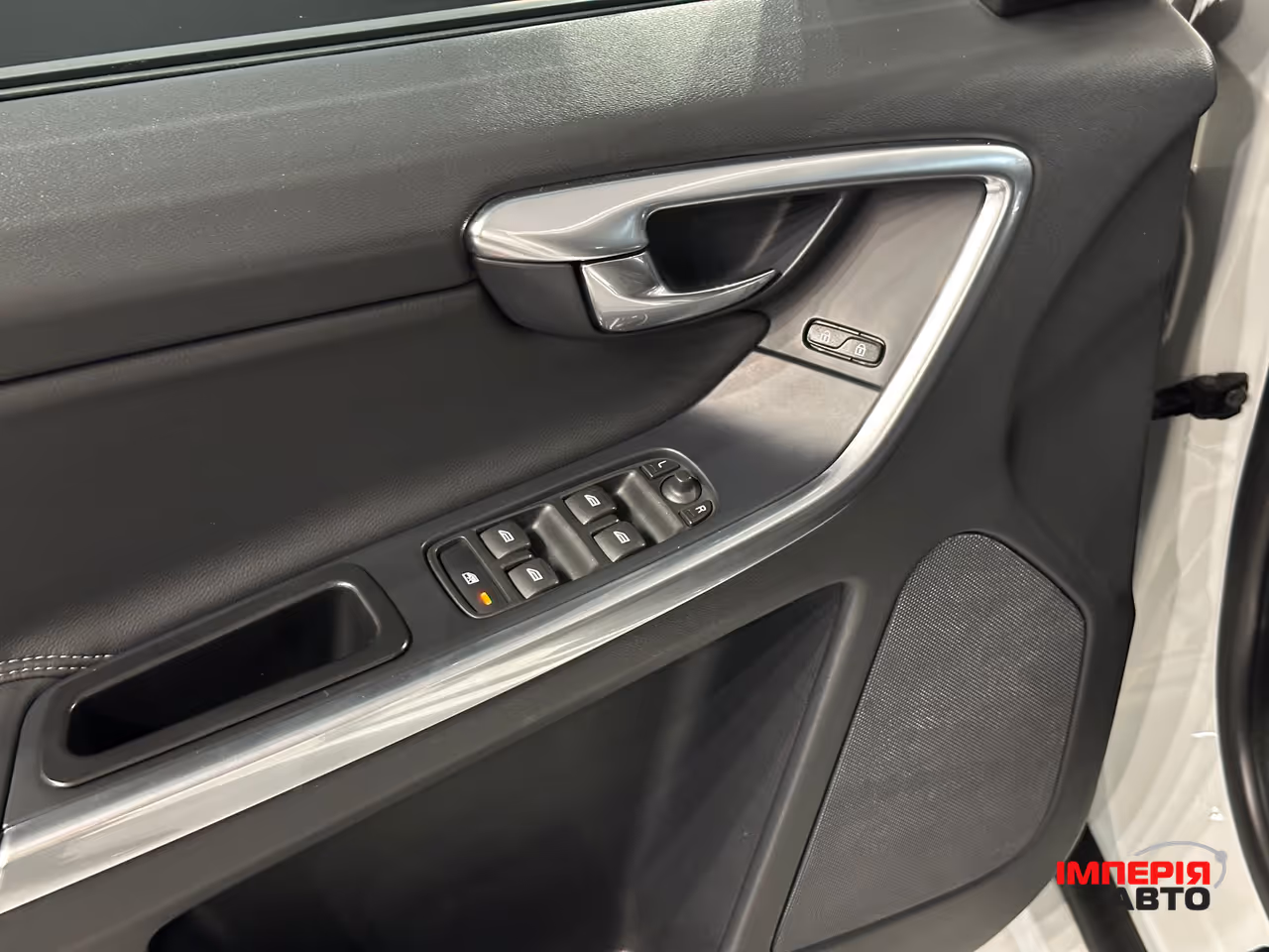 Volvo XC60 - фото 12