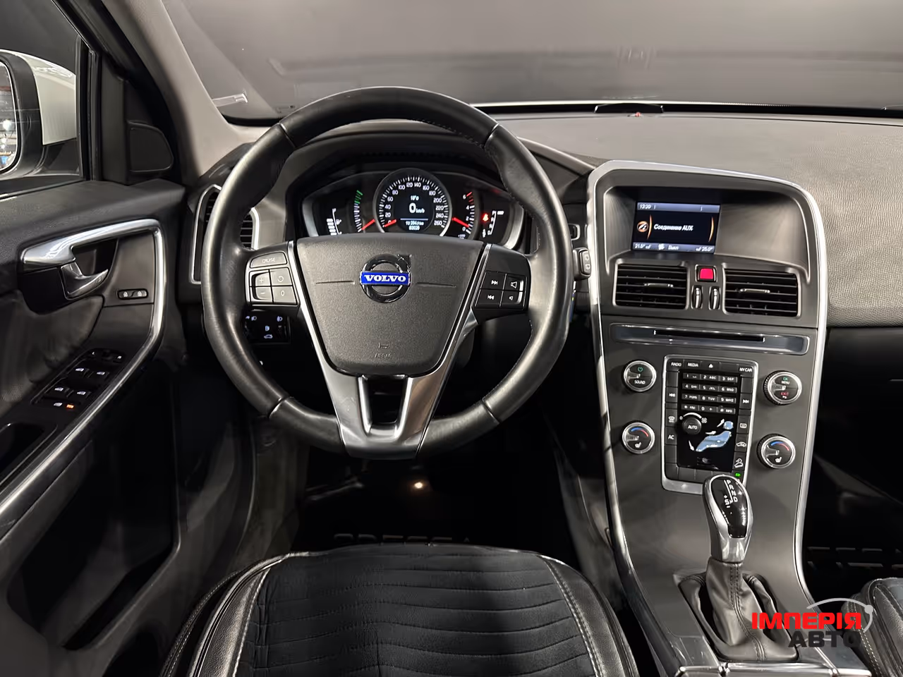 Volvo XC60 - фото 11