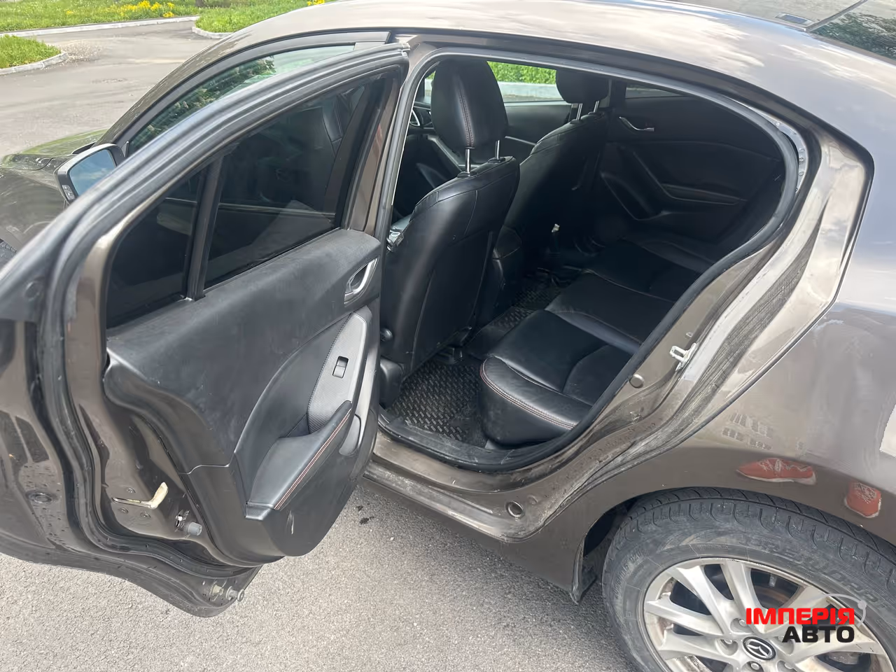 Mazda 3 - фото 9