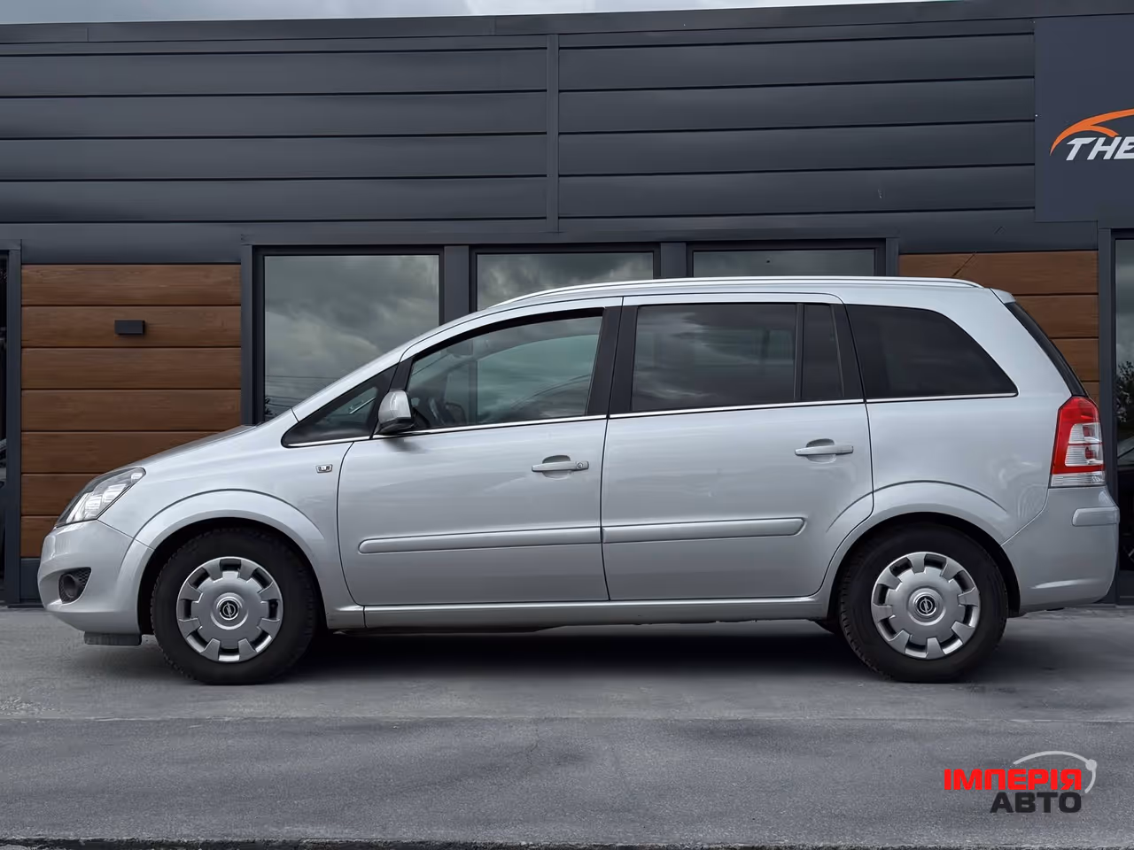 Opel Zafira - фото 11