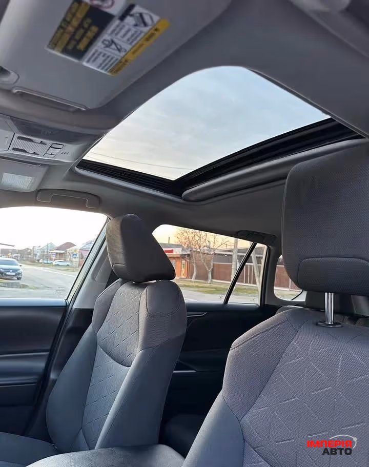 Toyota RAV4 - фото 8