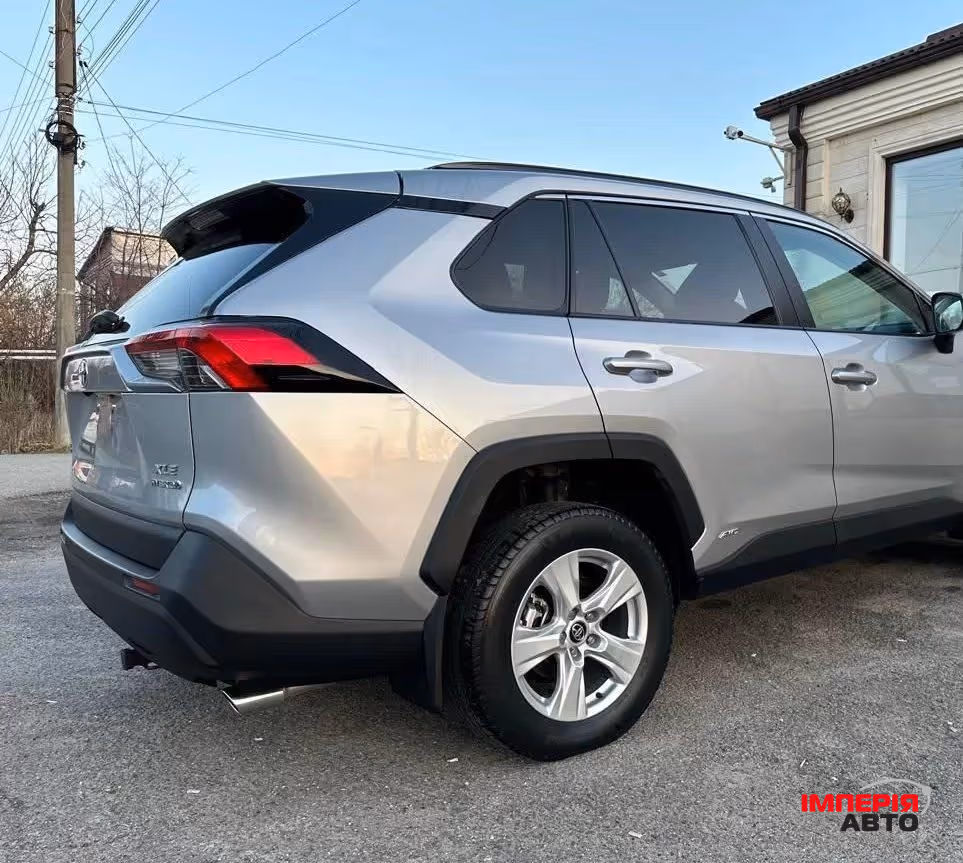 Toyota RAV4 - фото 5