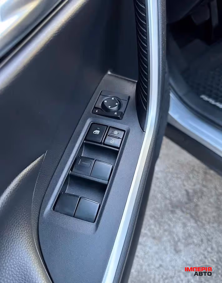 Toyota RAV4 - фото 9