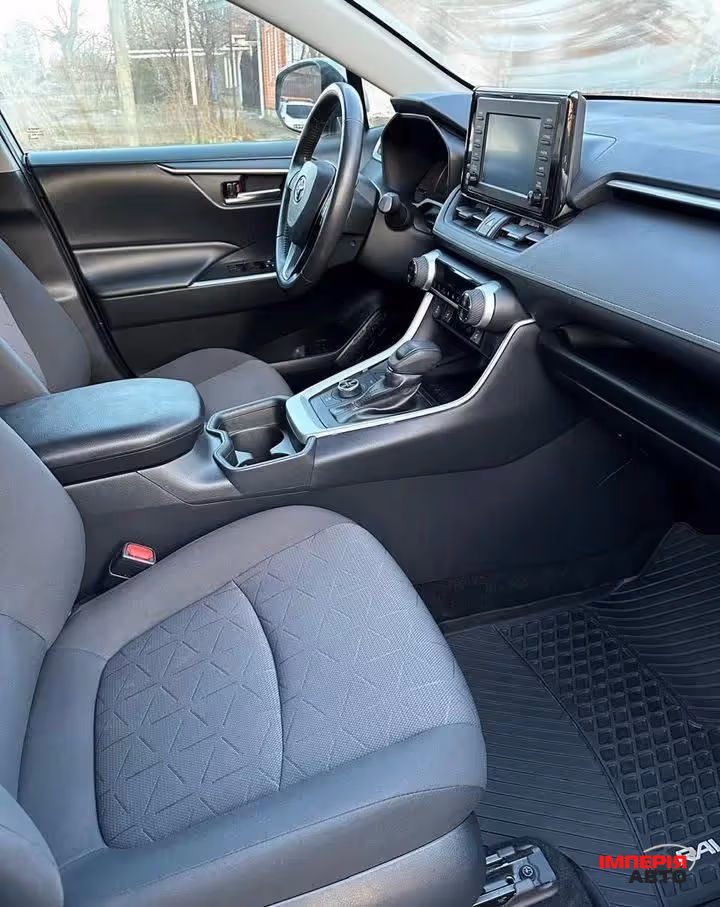Toyota RAV4 - фото 6