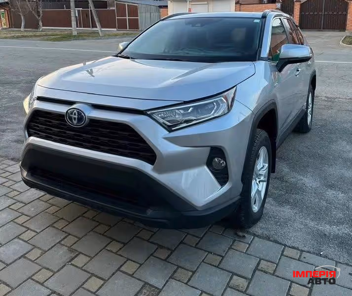 Toyota RAV4 - фото 3