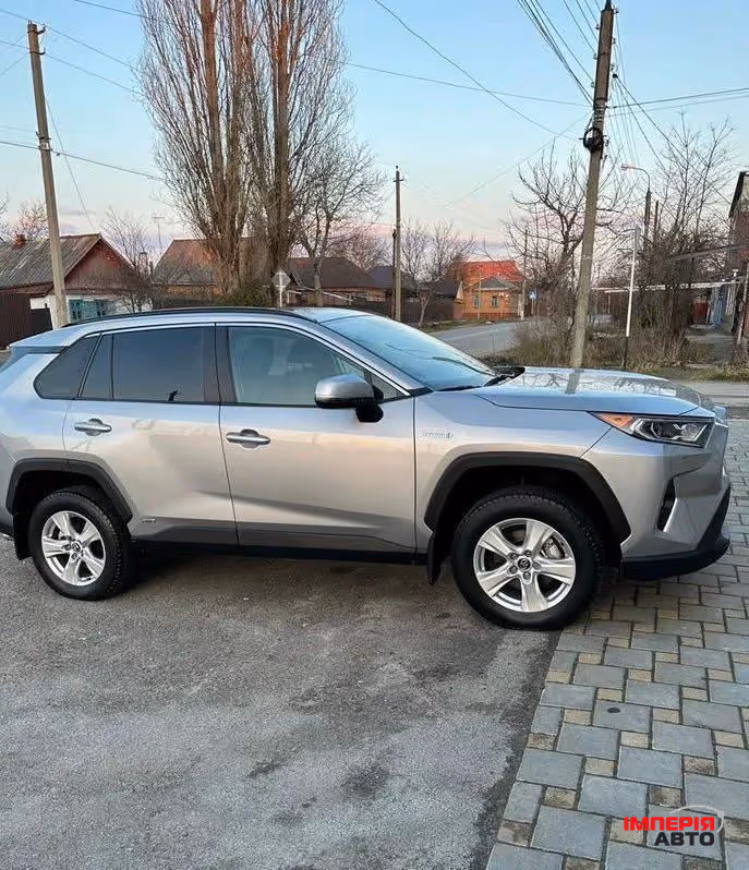 Toyota RAV4 - фото 4