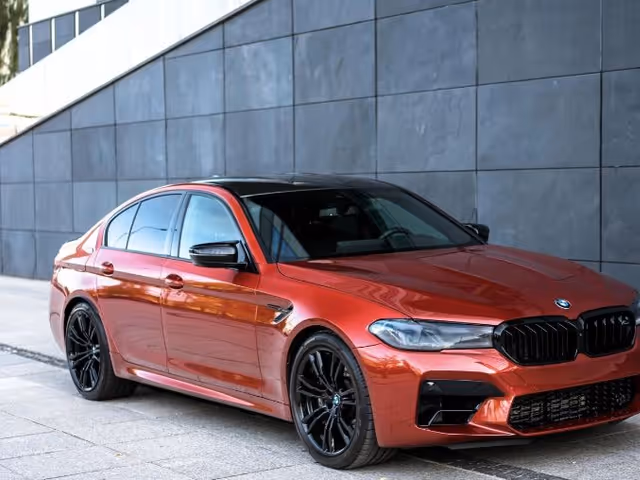 BMW M5 - фото 1