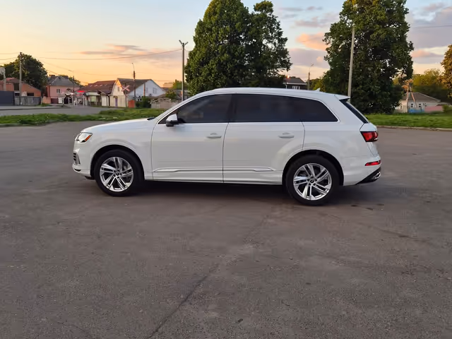 Audi Q7 - фото 4