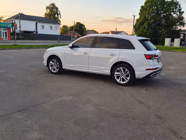 Audi Q7 - фото 5