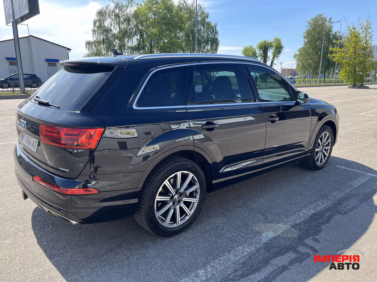 Audi Q7 - фото 12