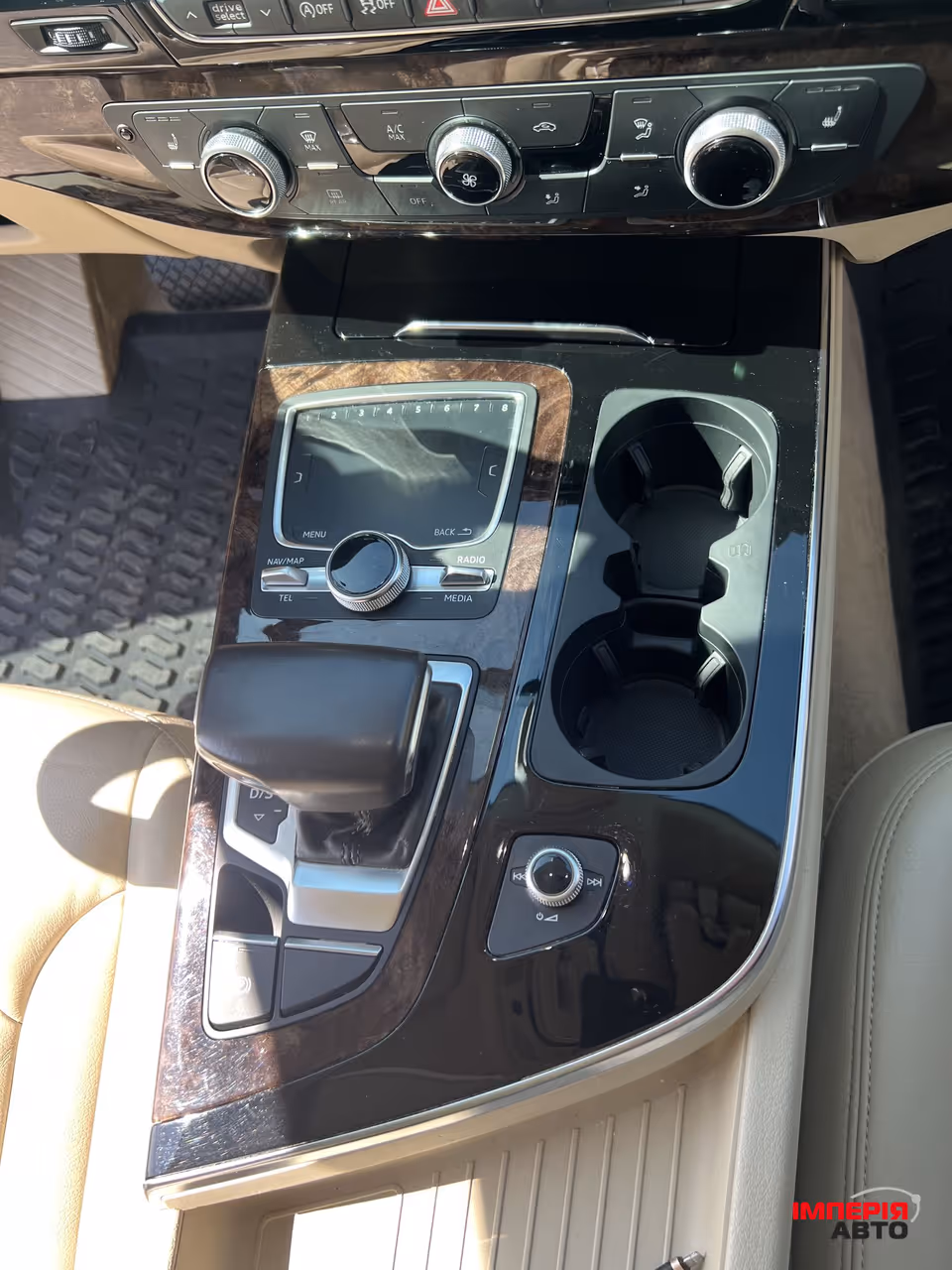 Audi Q7 - фото 33
