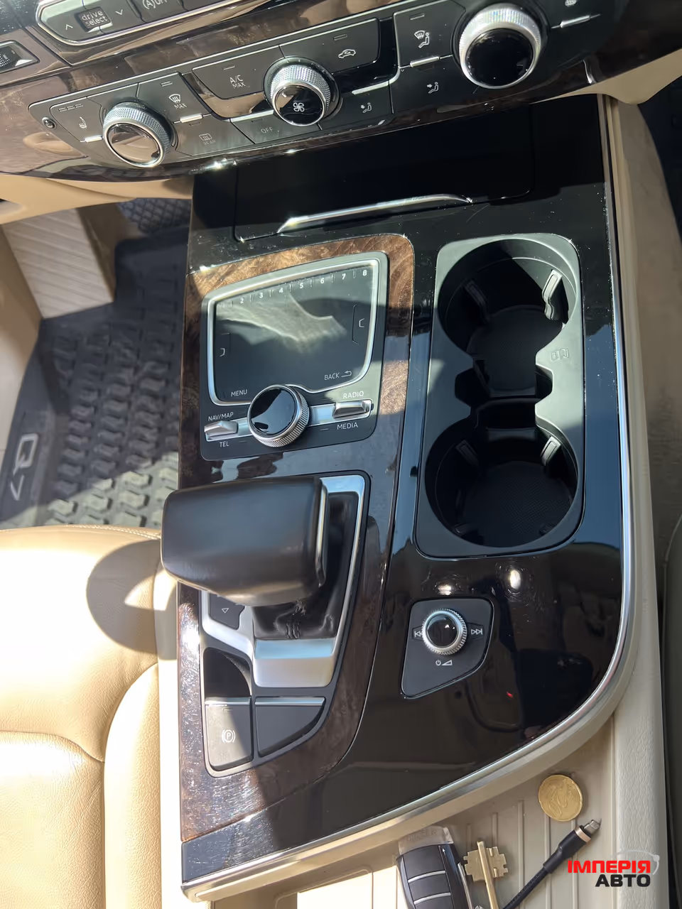 Audi Q7 - фото 32