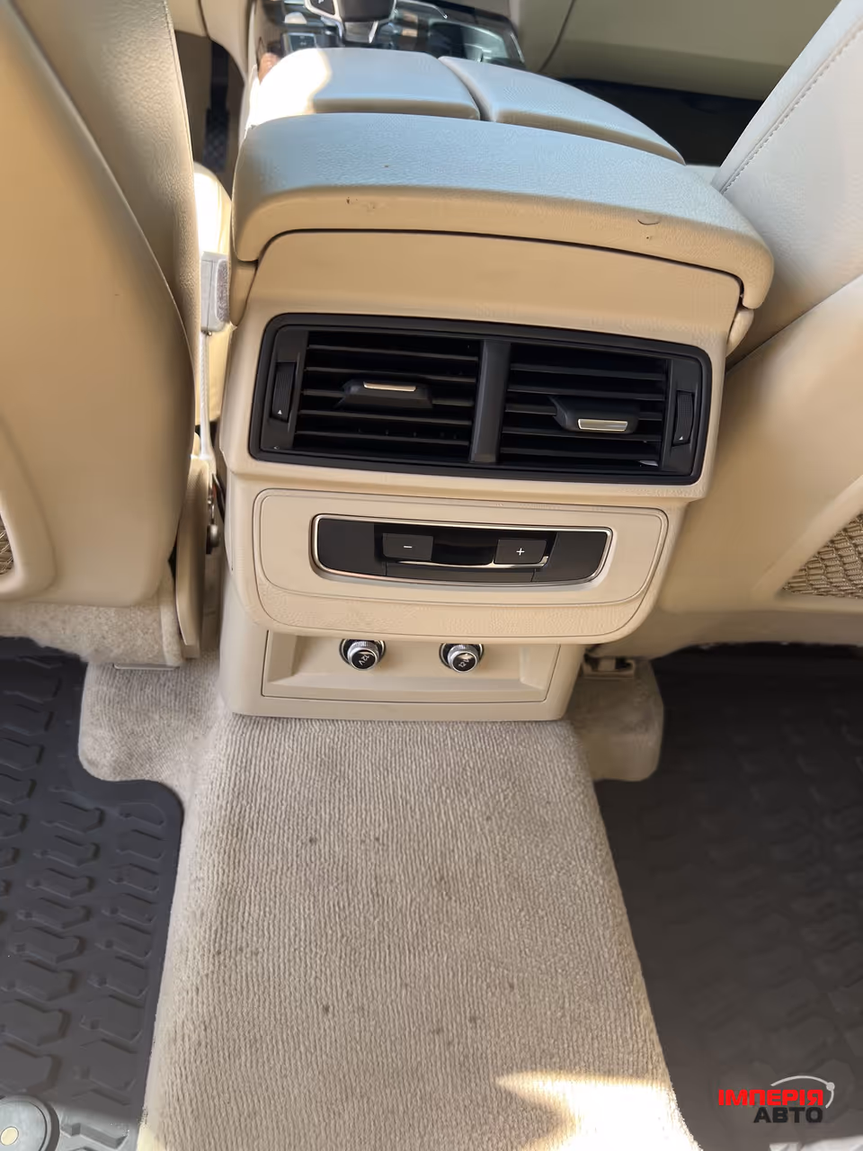 Audi Q7 - фото 25