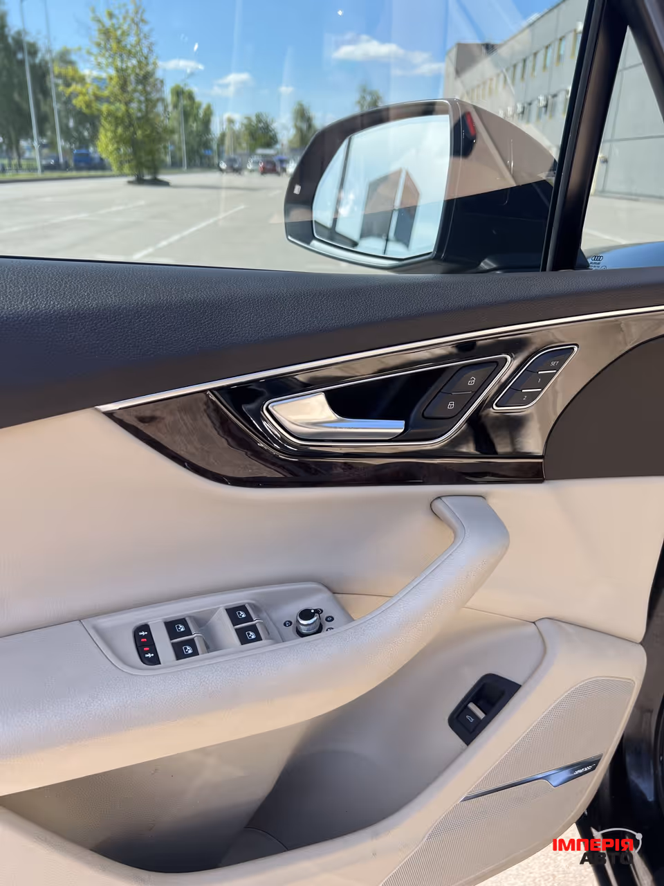 Audi Q7 - фото 10