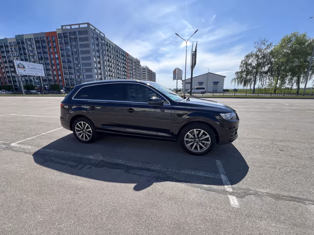 Audi Q7 - фото 5