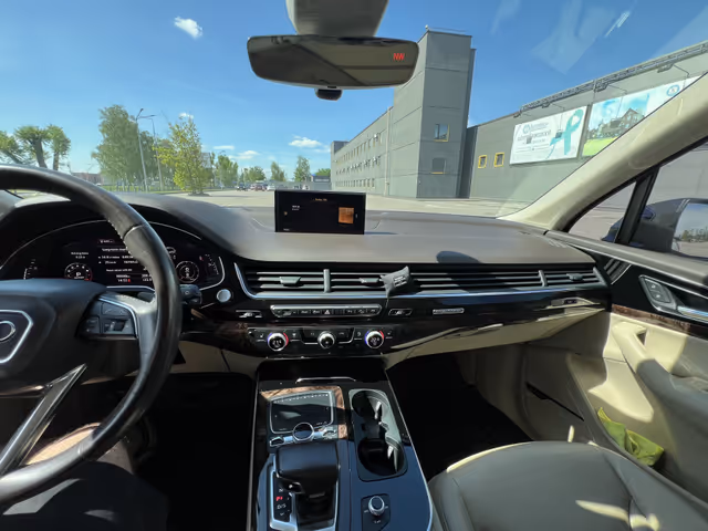 Audi Q7 - фото 3