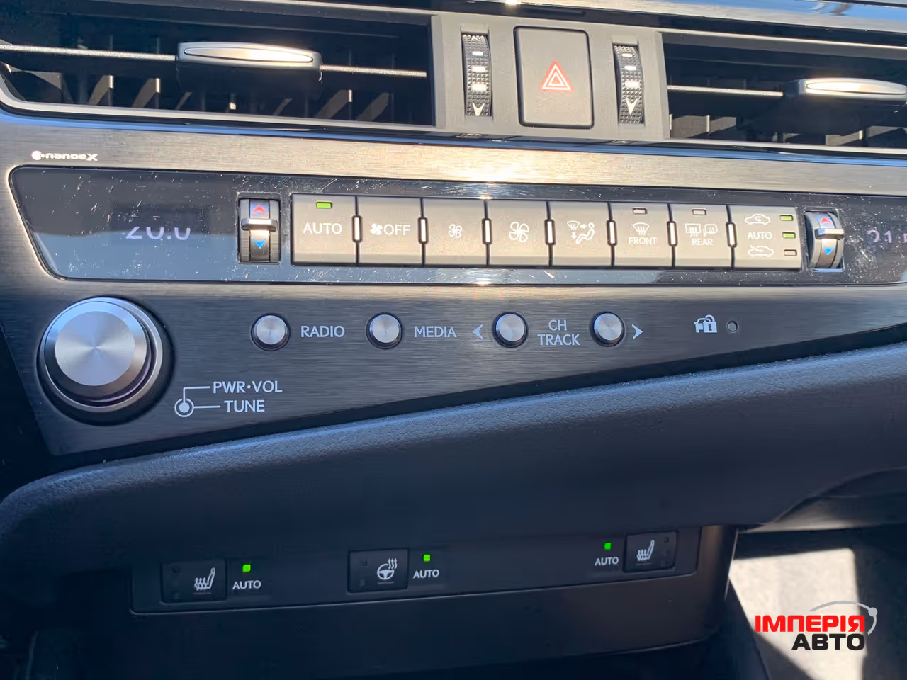 Lexus ES - фото 33