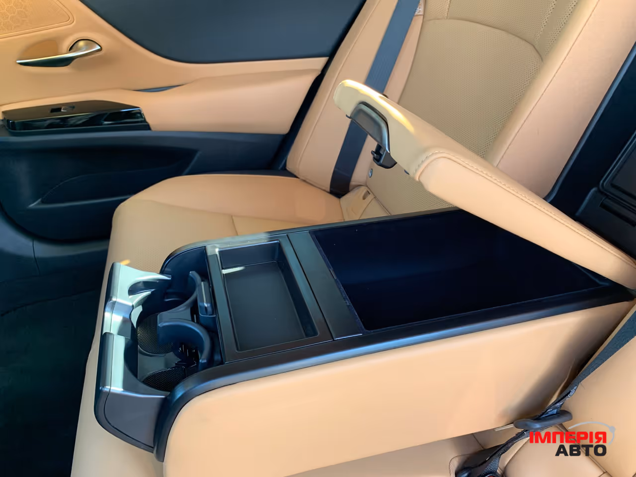 Lexus ES - фото 25