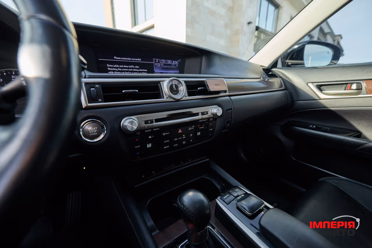 Lexus GS - фото 6