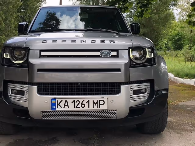 Land Rover Defender - фото 1