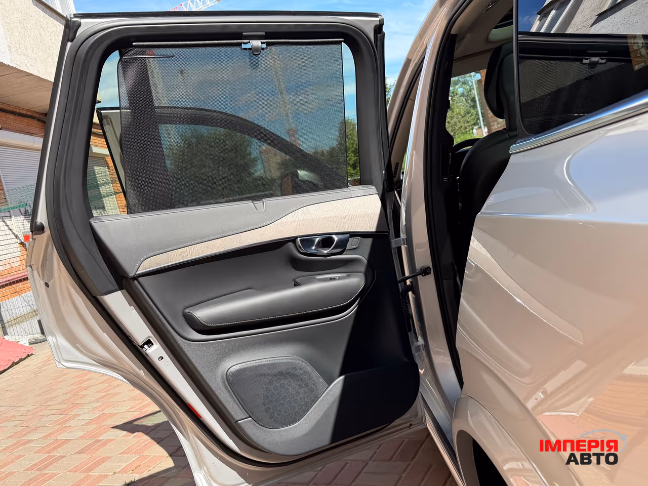 Volvo XC90 - фото 17
