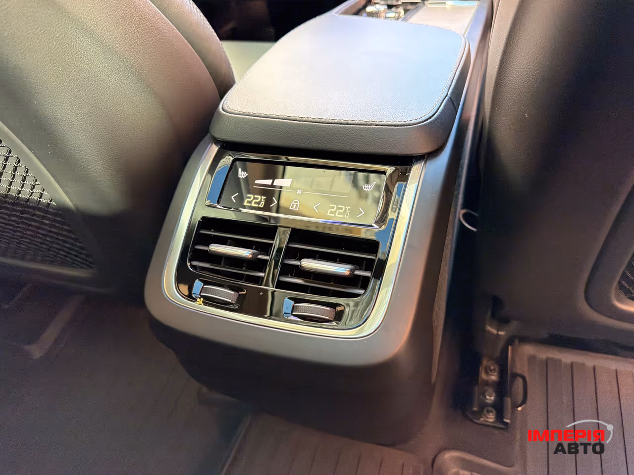 Volvo XC90 - фото 22
