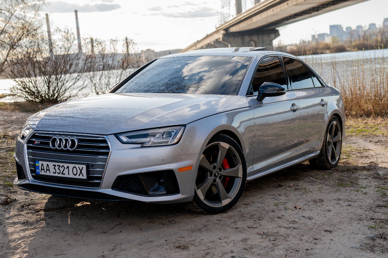 Audi S4 - фото 2