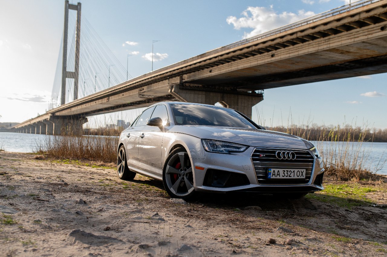 Audi S4 - фото 23