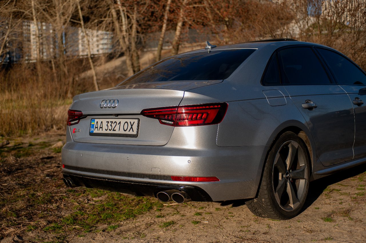 Audi S4 - фото 18