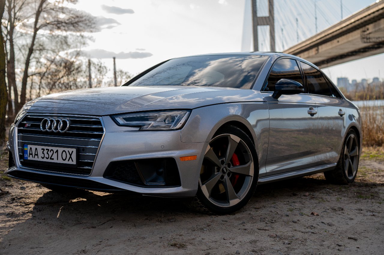 Audi S4 - фото 21