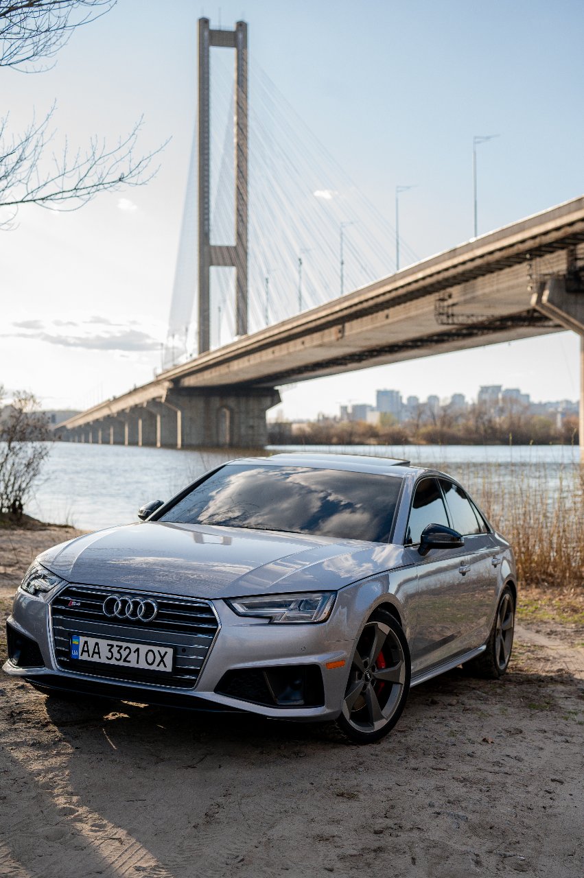 Audi S4 - фото 11