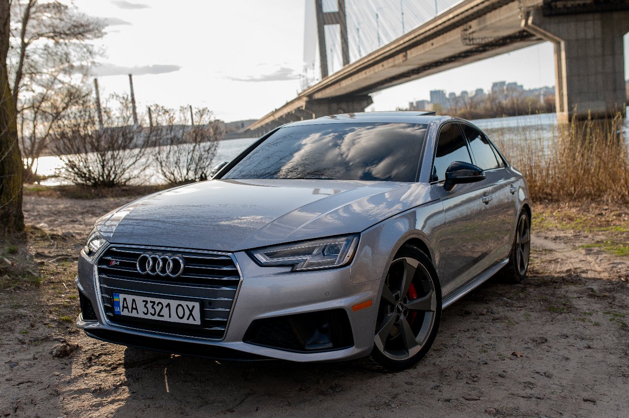 Audi S4 - фото 5
