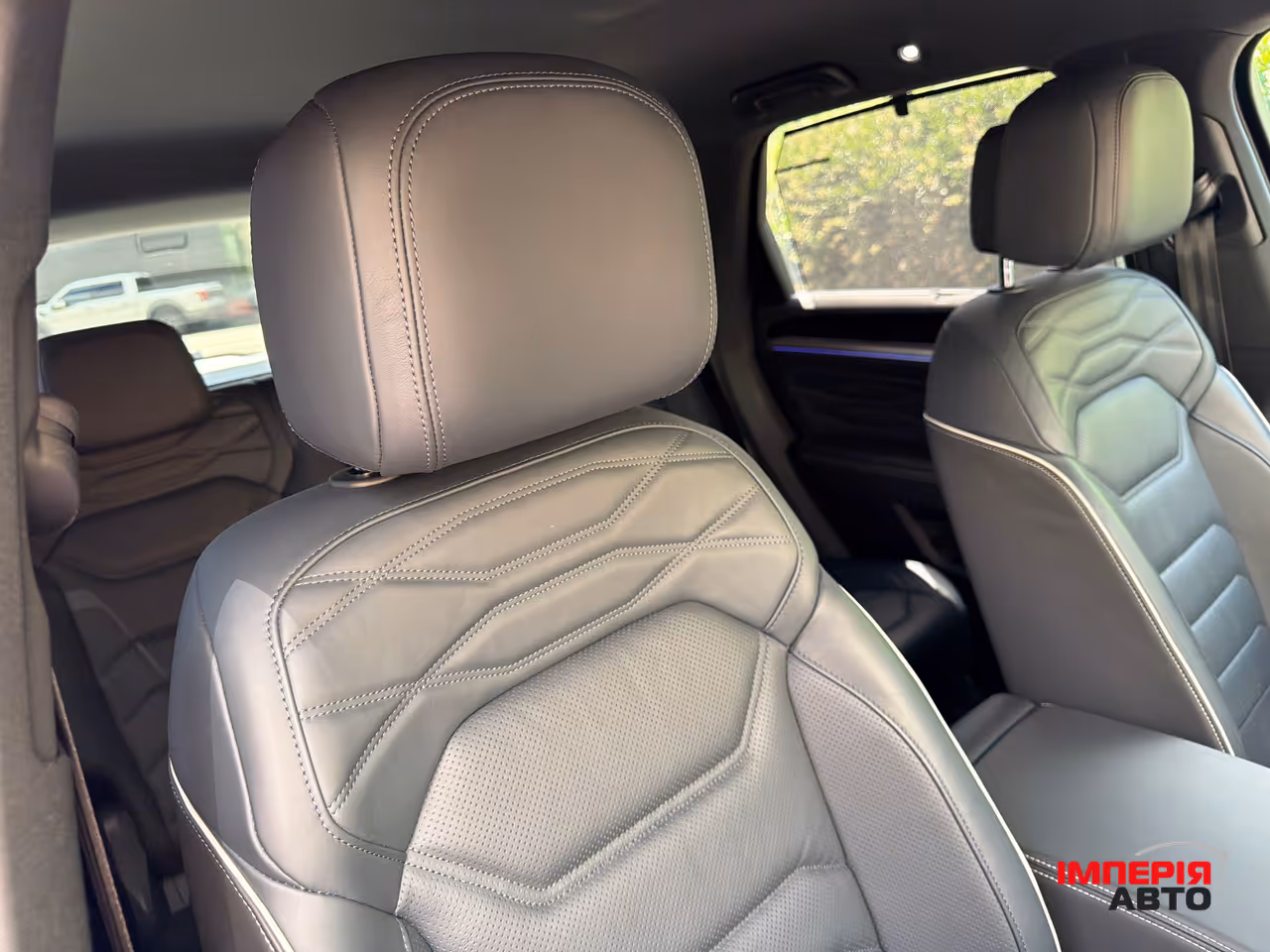 Volkswagen Touareg - фото 4