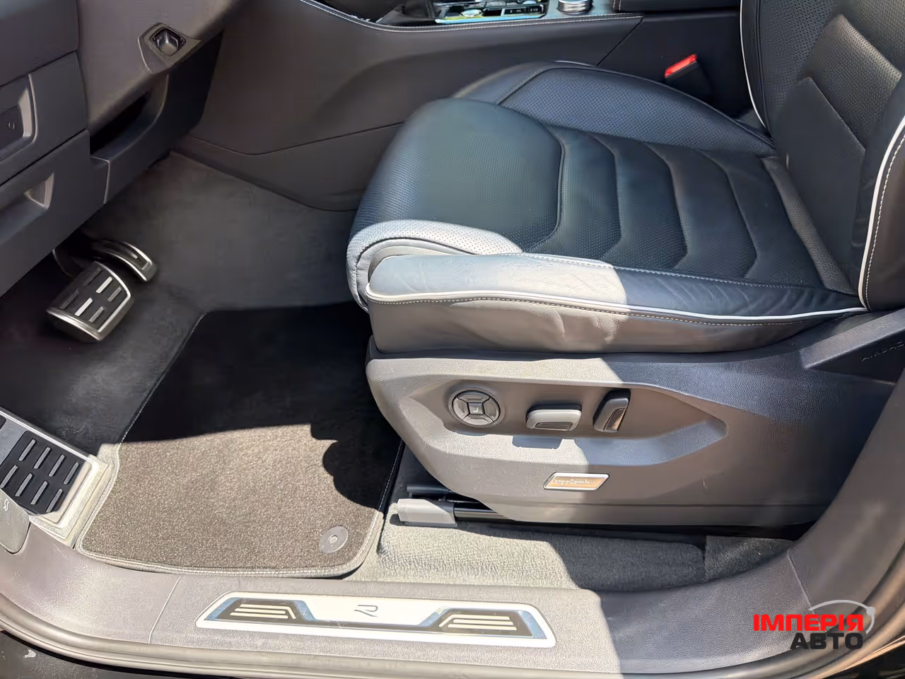 Volkswagen Touareg - фото 16