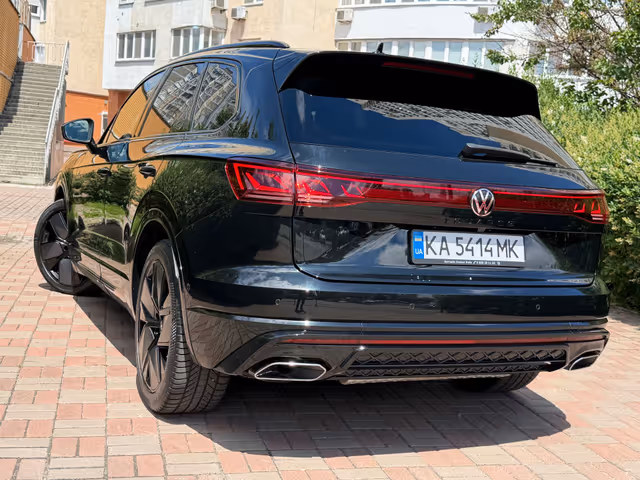 Volkswagen Touareg - фото 2