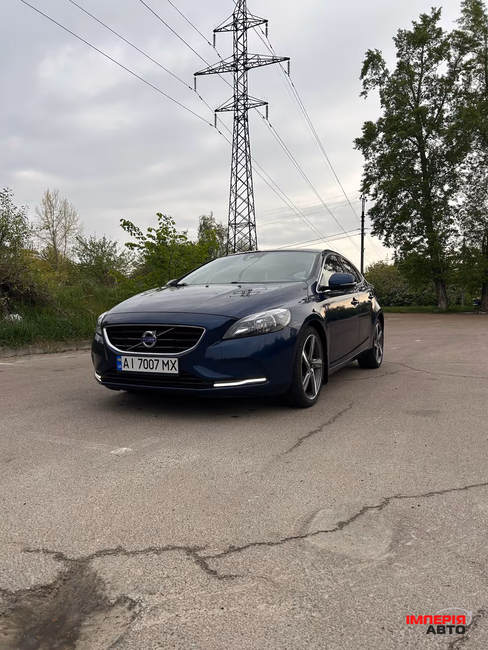 Volvo V40 - фото 1