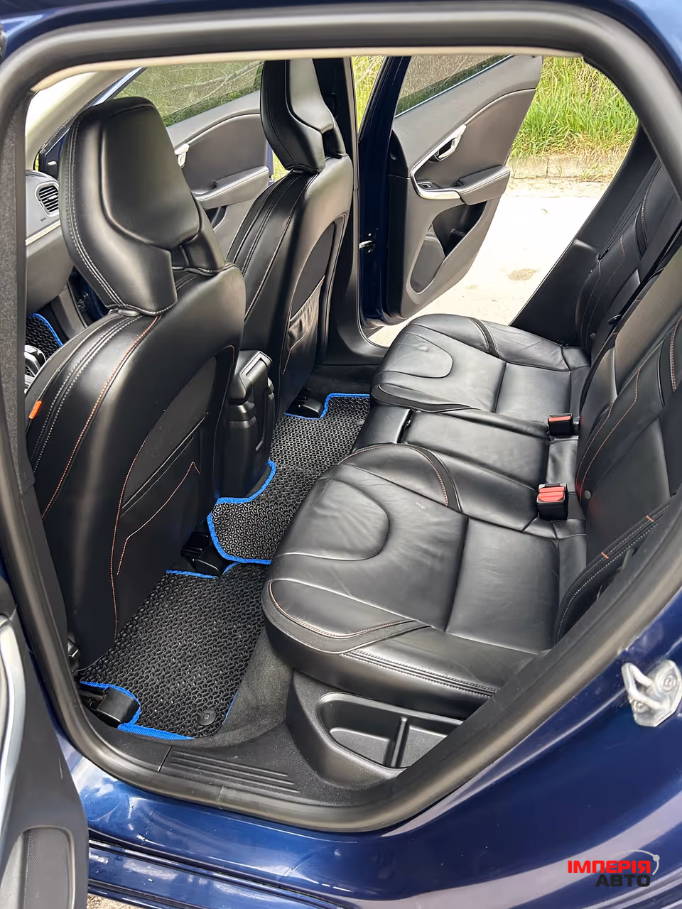 Volvo V40 - фото 14