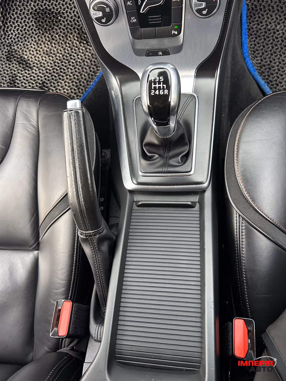 Volvo V40 - фото 25
