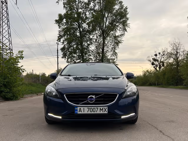 Volvo V40 - фото 2