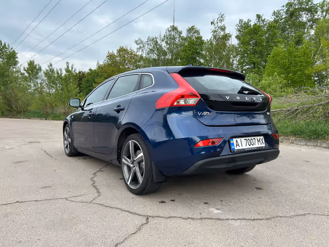 Volvo V40 - фото 4